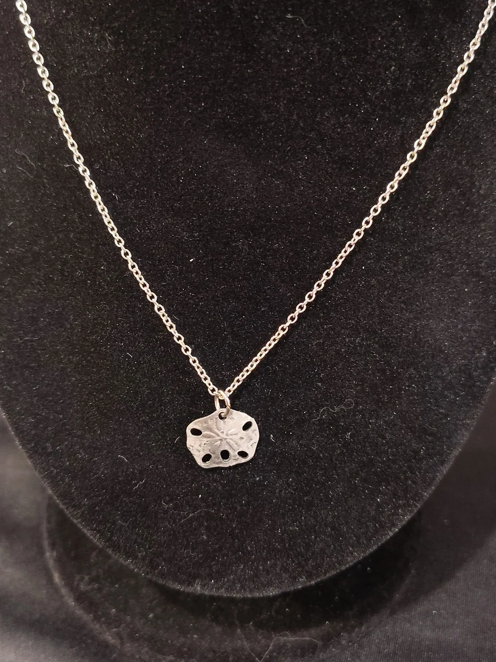Torino Sand Dollar Pewter Necklace & Earring Set With Trinket Box - Picture 6 of 8